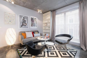 Modern and Elegant Apartment with Bathtub in Cracow Center by Noclegi Renters, Kraków